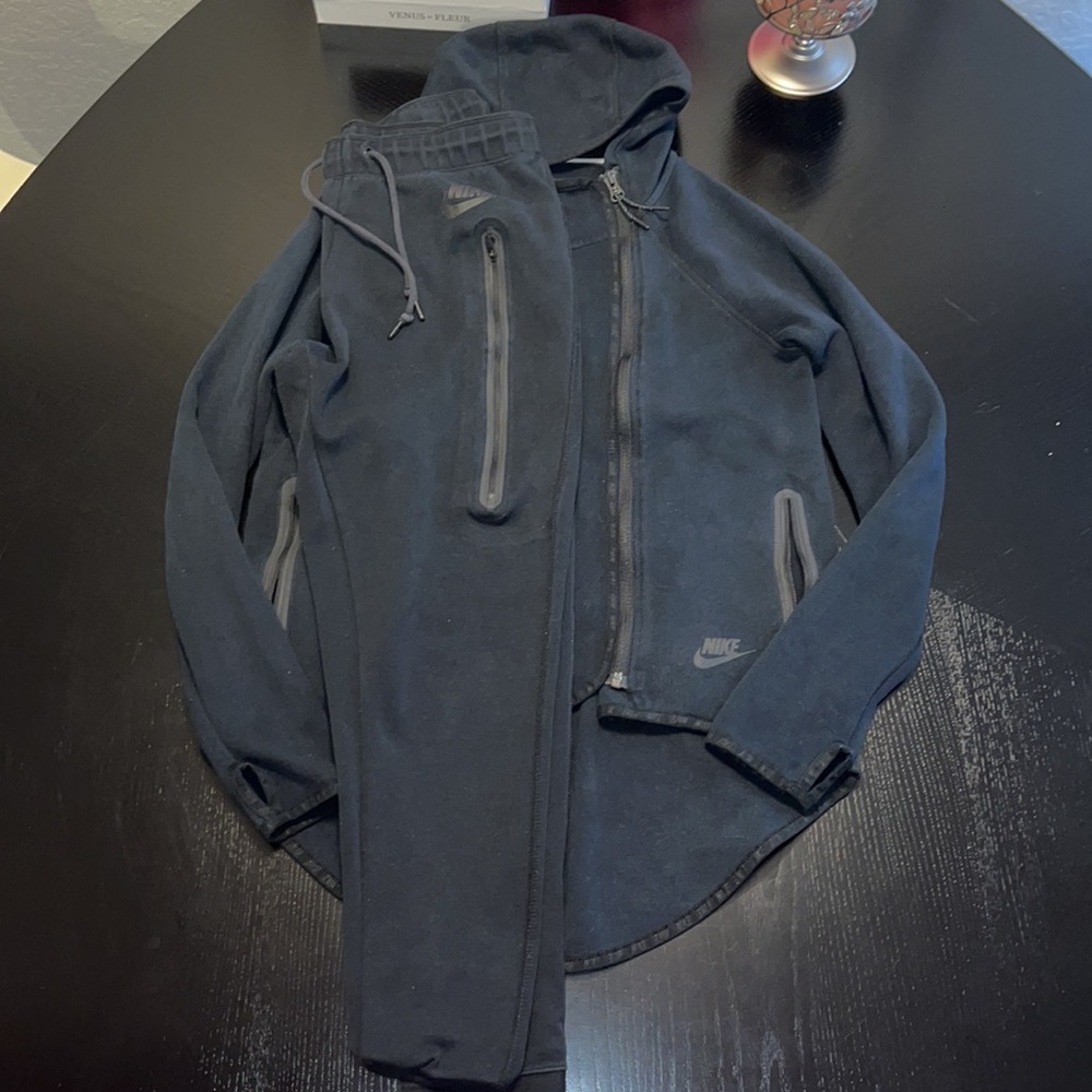 Black Nike Tech Suit